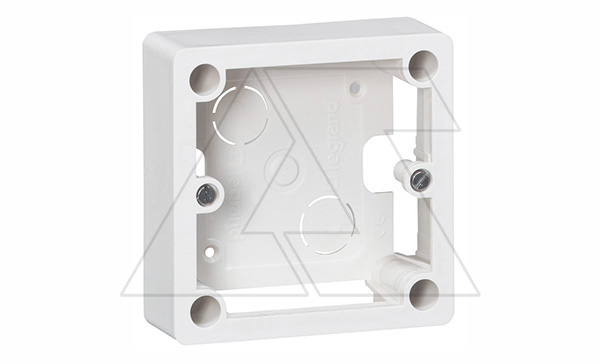 Коробка накладная для розеток 32А, 100х100мм, 36мм глубиной, сл. кость