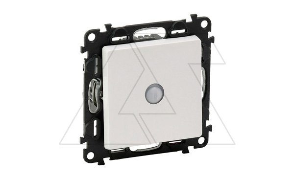 Valena Life - Переключатель со встроенным датчиком движения 160°, белый (инд. упаковка)