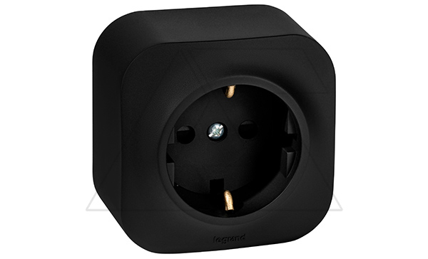 Quteo - Розетка 2P+E,накладной монтаж, винт. зажимы, чёрный матовый