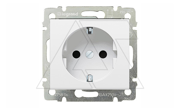 Valena - Розетка 2P+E нем. стд. со шторками, белая