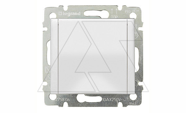 Valena - Розетка 2P+E нем. стд. с крышкой, белая