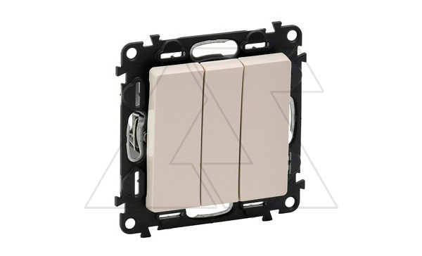 Valena Life - Выключатель трехклавишный, слоновая кость (инд. упаковка) Valena Life - Выключатель трехклавишный, слоновая кость (инд. упаковка)