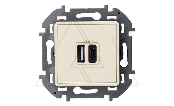 Inspiria - Зарядное устройство с двумя USB-разъемами Type A + Type C, 3000mA, 5В (сл.кость)