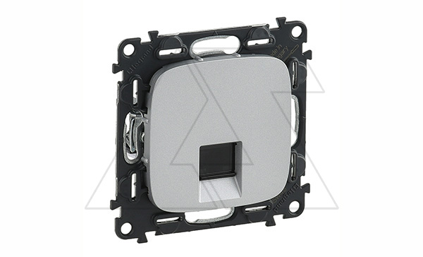 Valena Allure - Розетка 1хRJ-45 UTP CAT5E, алюминий (инд. упаковка) Valena Allure - Розетка 1хRJ-45 UTP CAT5E, алюминий (инд. упаковка)