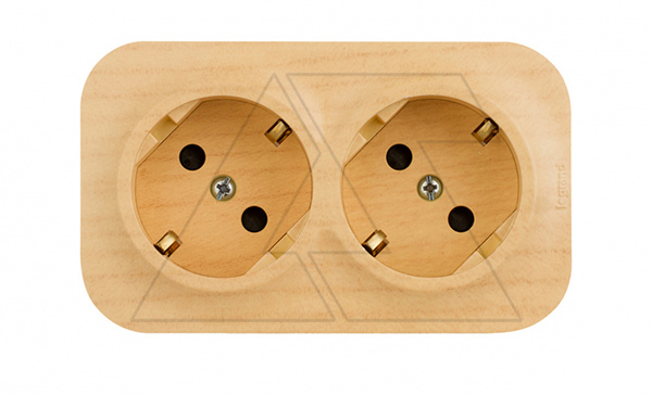 Quteo - Розетка двойная 2x2P+E,накладной монтаж, защ. шторки, винт. зажимы, со смещением контактов 45°, дерево