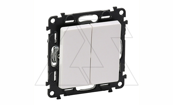 Valena Life - Переключатель на 2 направления двухклавишный, белый (инд. упаковка)