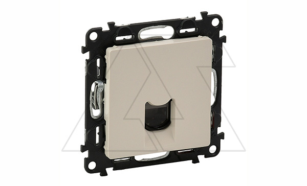 Valena Life - Розетка 1хRJ-45 UTP CAT5E, слоновая кость (инд. упаковка) Valena Life - Розетка 1хRJ-45 UTP CAT5E, слоновая кость (инд. упаковка)