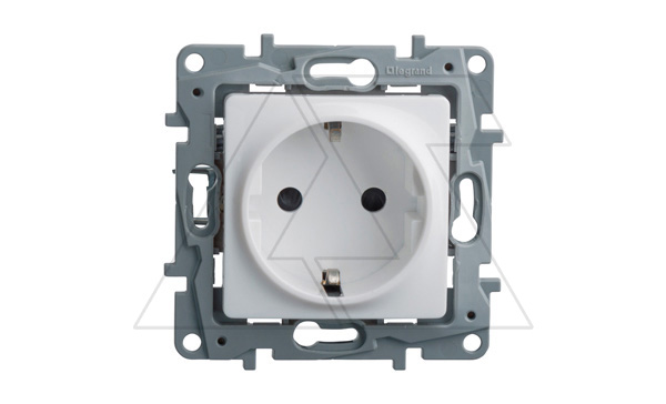 Etika - Розетка 2P+E нем. стд. (белый)