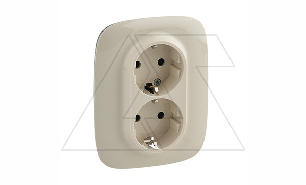 Valena Allure - Розетка 2х2P+E нем. стд., со шторками, безвинтовые зажимы, слоновая кость (инд.упак)