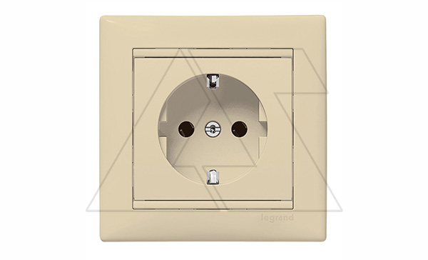 Valena - Розетка 2P+E нем. стд. в сборе, сл.кость