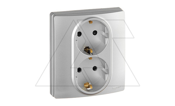 Etika - Розетка 2x2P+E нем. стд. авт.зажим со шторками (алюминий)