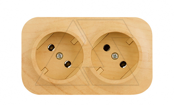 Quteo - Розетка двойная 2х2P,накладной монтаж, винт. зажимы, со смещением контактов 45°, дерево