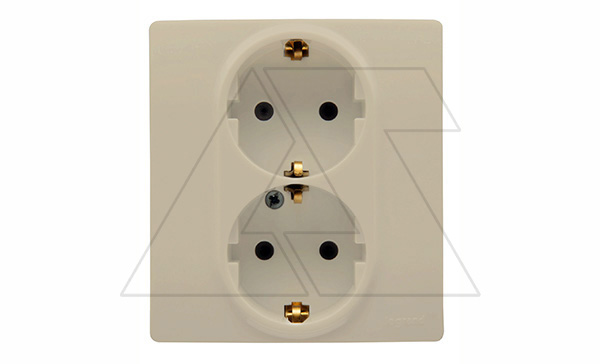 Etika - Розетка 2x2P+E нем. стд. (сл.кость)